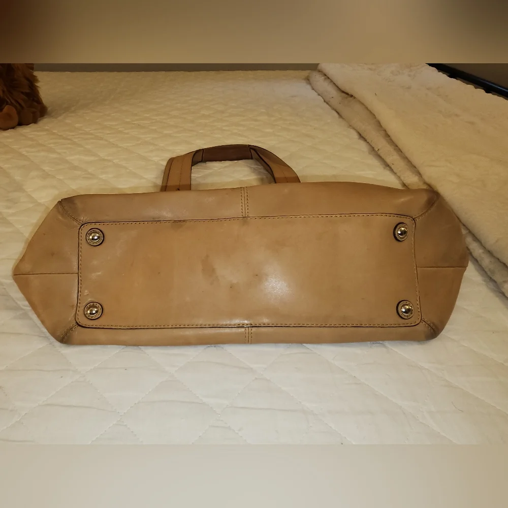 COACH leather vintage large Soho Bag in tan - Picture 3 of 12